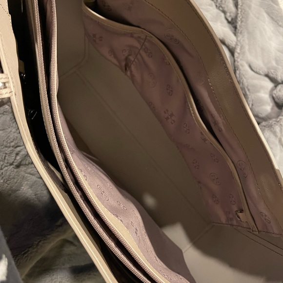 Tory Burch York Tote. - Picture 4 of 11